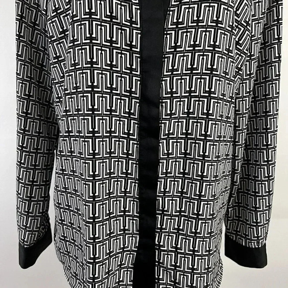Ellen Tracy Black and White Button Up Shirt Blouse Large Zig Zag Striped Stripes - Picture 8 of 9